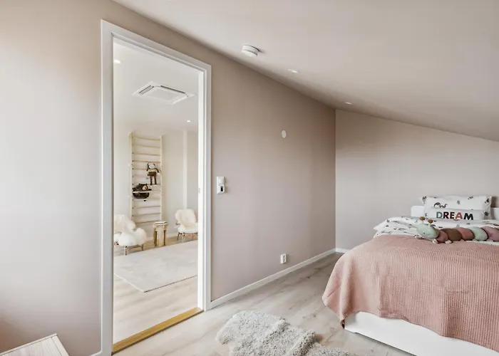 Отель Luxury House With 5 Bedrooms Close To Oslo Centrum 4*