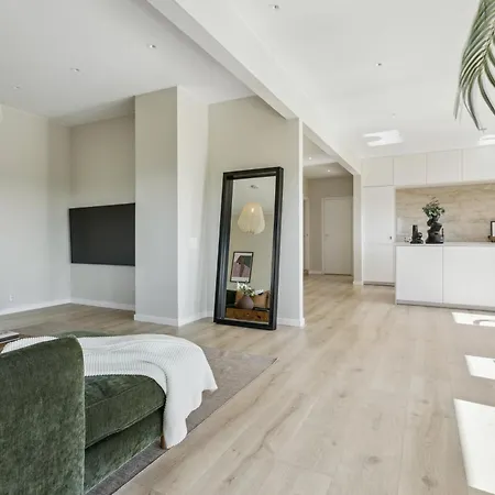 Hotell Luxury House With 5 Bedrooms Close To Oslo Centrum 4*